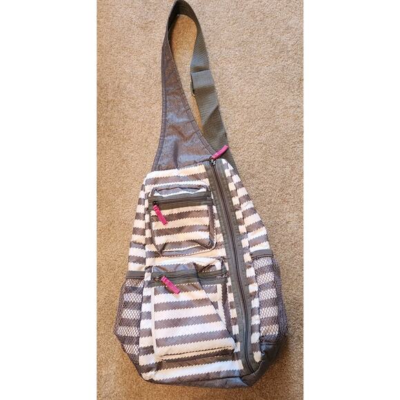 Thirty One Sling Bag Backpack Crossbody Grey Wave White Pink Striped Adjustable - Picture 1 of 9